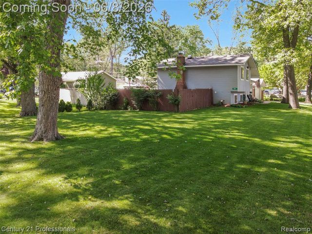 9664 Listeria Street, Commerce Twp, MI 48382