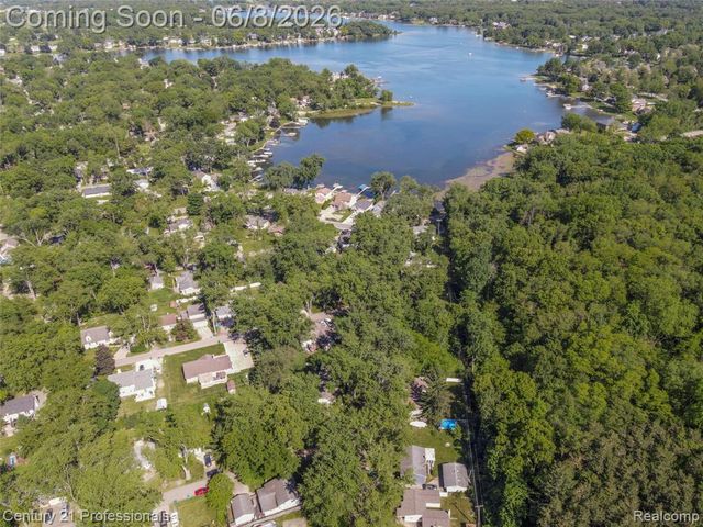 9664 Listeria Street, Commerce Twp, MI 48382