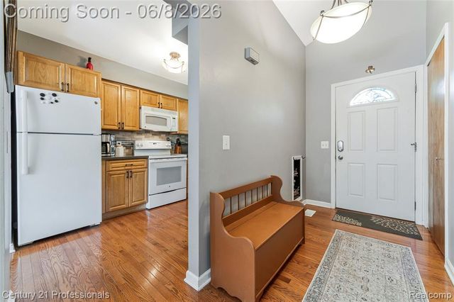 9664 Listeria Street, Commerce Twp, MI 48382