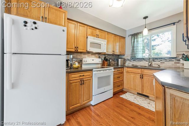 9664 Listeria Street, Commerce Twp, MI 48382