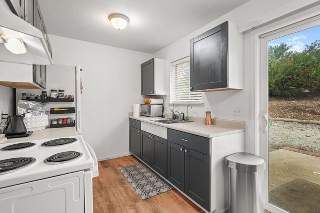 1111 Jaxon Way, Redding, CA 96003