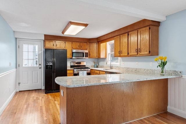 29 Lamplighter Lane, Chelmsford, MA 01863