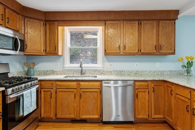 29 Lamplighter Lane, Chelmsford, MA 01863