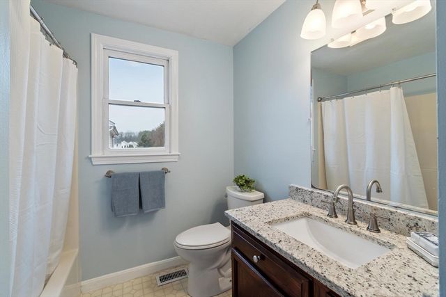 29 Lamplighter Lane, Chelmsford, MA 01863