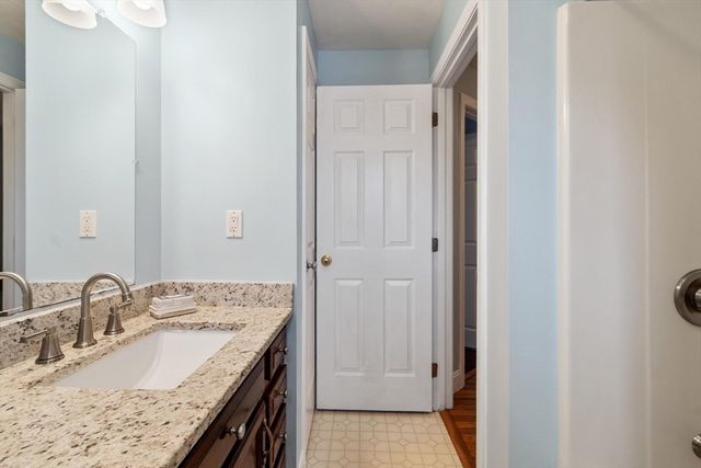 29 Lamplighter Lane, Chelmsford, MA 01863