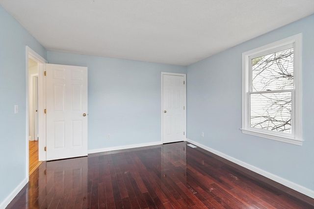 29 Lamplighter Lane, Chelmsford, MA 01863