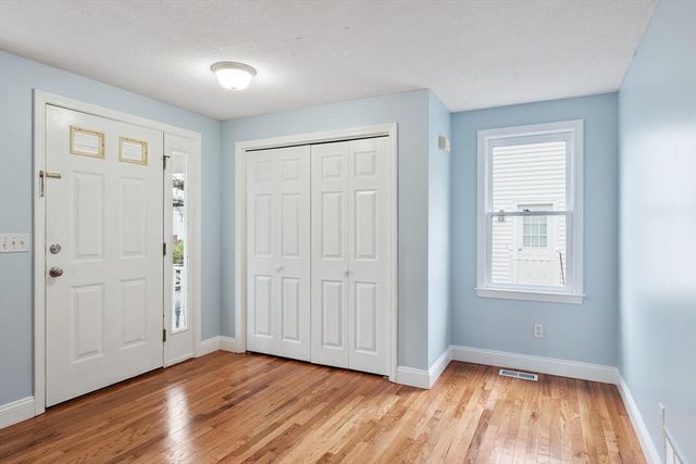 29 Lamplighter Lane, Chelmsford, MA 01863
