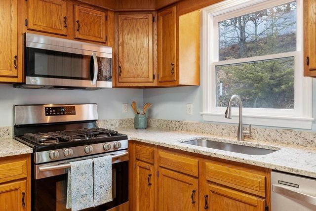 29 Lamplighter Lane, Chelmsford, MA 01863