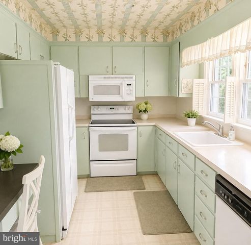 42-44 S WEST AVE, Vineland, NJ 08360
