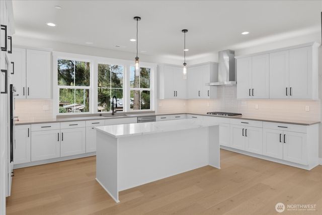 3502 N Alaska Rd, Brier, WA 98036