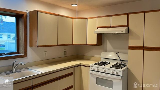 11 Pelham Avenue, Edison, NJ 08034