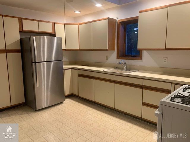 11 Pelham Avenue, Edison, NJ 08034