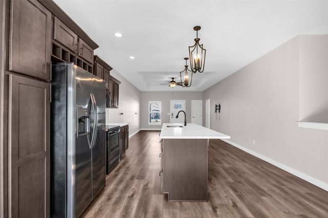 2459 Rookwood Lane, Marion, IA 52302