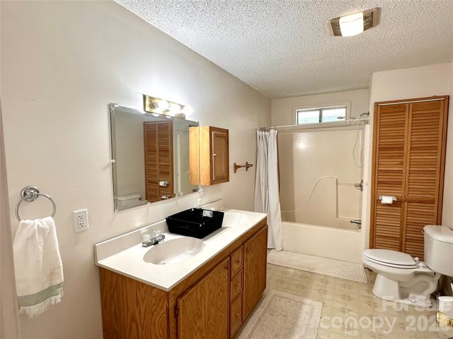 422 US Highway 19E Highway, Spruce Pine, NC 28777