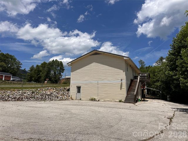 422 US Highway 19E Highway, Spruce Pine, NC 28777