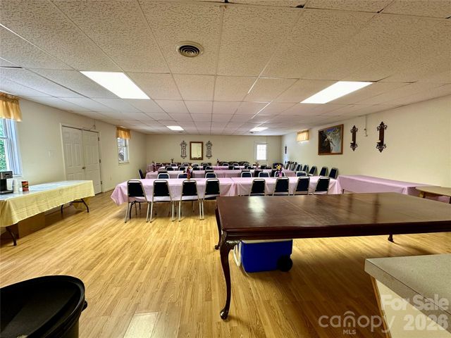 422 US Highway 19E Highway, Spruce Pine, NC 28777