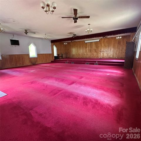 422 US Highway 19E Highway, Spruce Pine, NC 28777