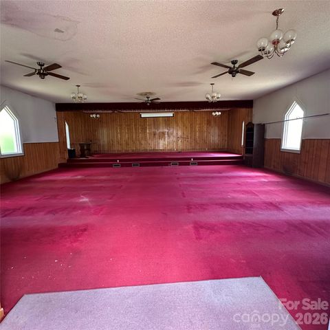 422 US Highway 19E Highway, Spruce Pine, NC 28777