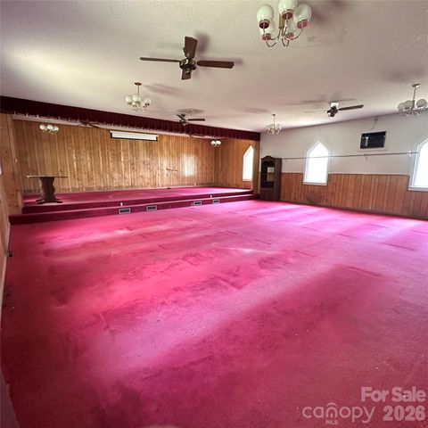 422 US Highway 19E Highway, Spruce Pine, NC 28777