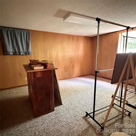 422 US Highway 19E Highway, Spruce Pine, NC 28777