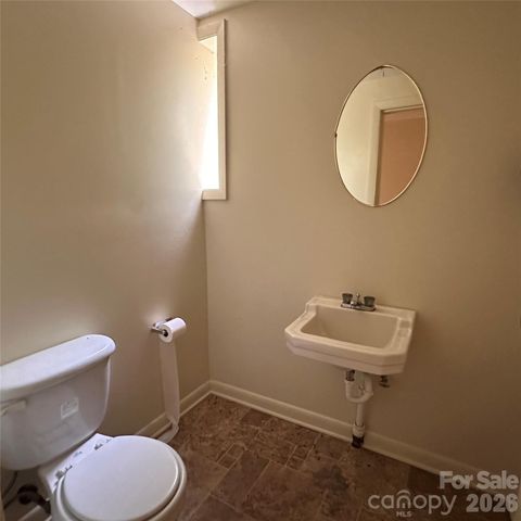 422 US Highway 19E Highway, Spruce Pine, NC 28777