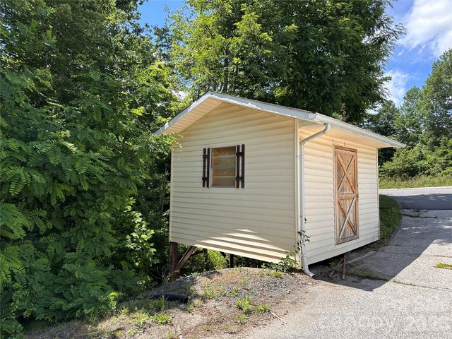 422 US Highway 19E Highway, Spruce Pine, NC 28777