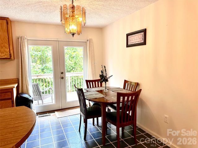 422 US Highway 19E Highway, Spruce Pine, NC 28777