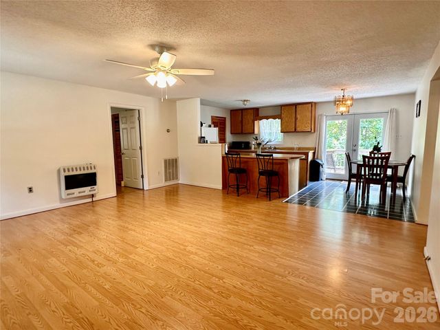 422 US Highway 19E Highway, Spruce Pine, NC 28777