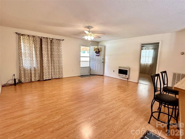 422 US Highway 19E Highway, Spruce Pine, NC 28777