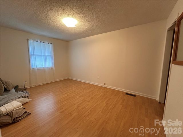 422 US Highway 19E Highway, Spruce Pine, NC 28777