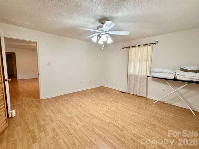 422 US Highway 19E Highway, Spruce Pine, NC 28777