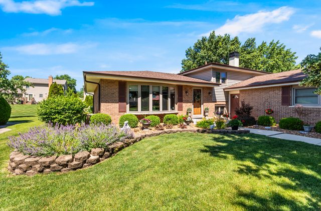 7706 Hayenga Lane, Darien, IL 60561