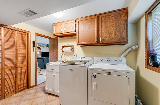 7706 Hayenga Lane, Darien, IL 60561