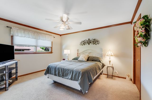 7706 Hayenga Lane, Darien, IL 60561
