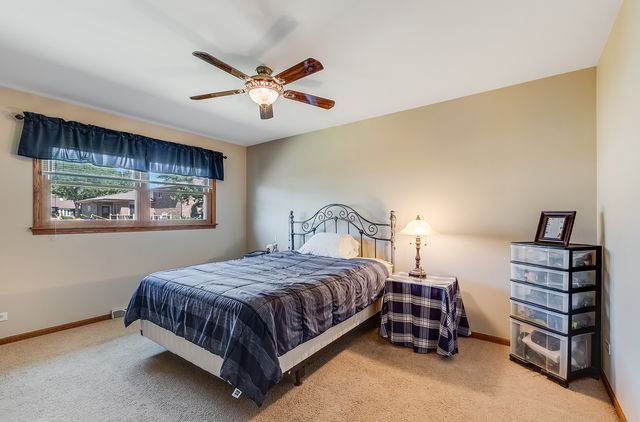 7706 Hayenga Lane, Darien, IL 60561
