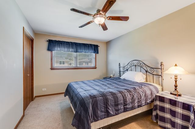 7706 Hayenga Lane, Darien, IL 60561
