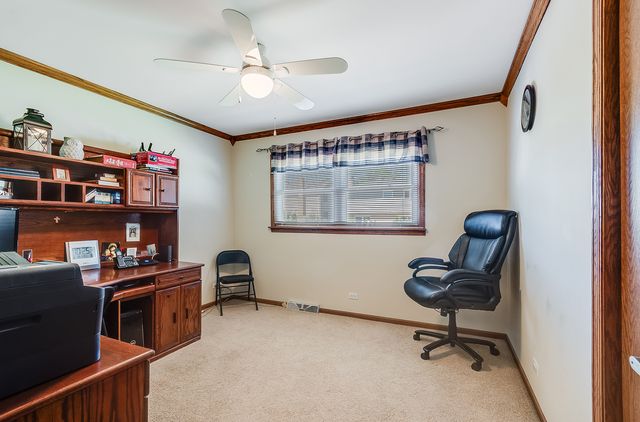 7706 Hayenga Lane, Darien, IL 60561