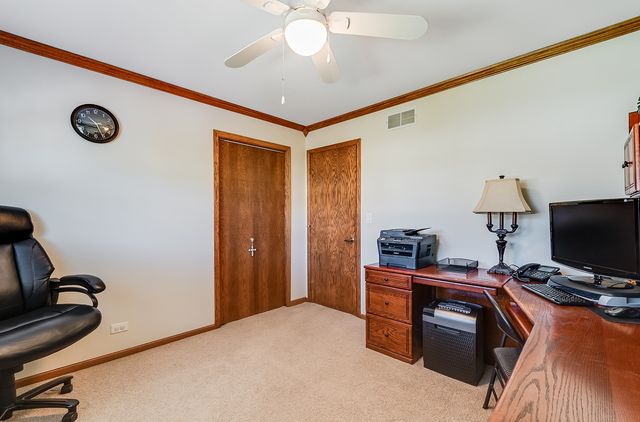 7706 Hayenga Lane, Darien, IL 60561