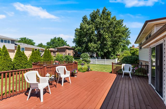 7706 Hayenga Lane, Darien, IL 60561