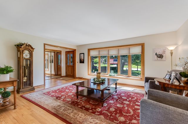 7706 Hayenga Lane, Darien, IL 60561