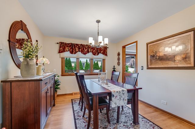 7706 Hayenga Lane, Darien, IL 60561