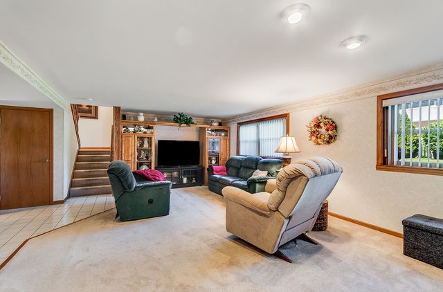 7706 Hayenga Lane, Darien, IL 60561