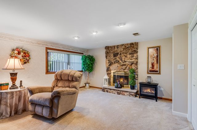 7706 Hayenga Lane, Darien, IL 60561