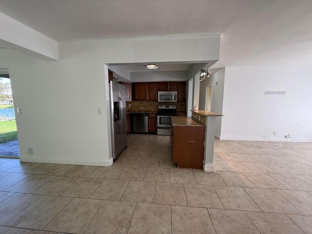 224 Tamoshanter Drive, Palm Springs, FL 33461