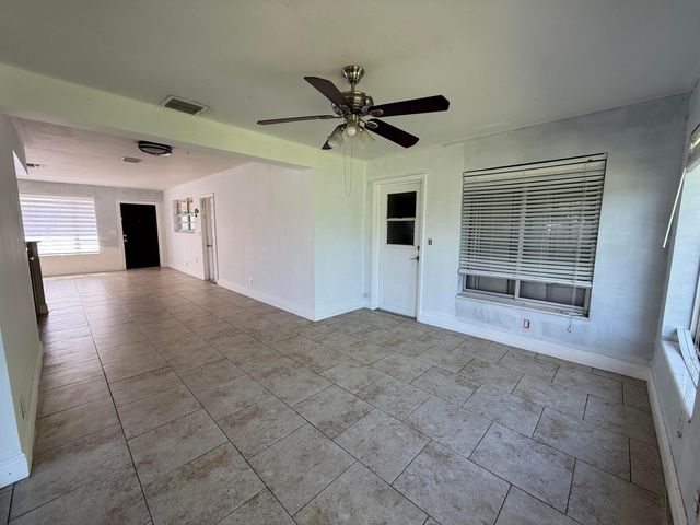 224 Tamoshanter Drive, Palm Springs, FL 33461