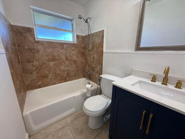 224 Tamoshanter Drive, Palm Springs, FL 33461