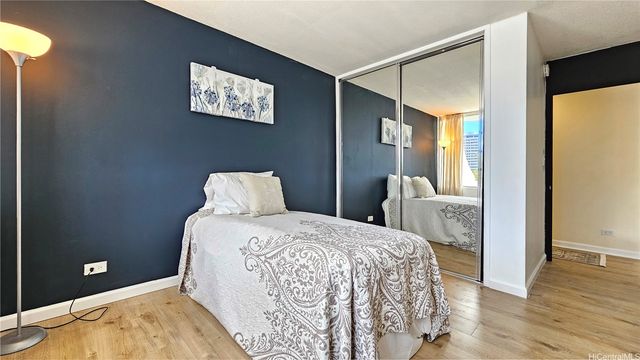 2825 S King Street 201, Honolulu, HI 96826