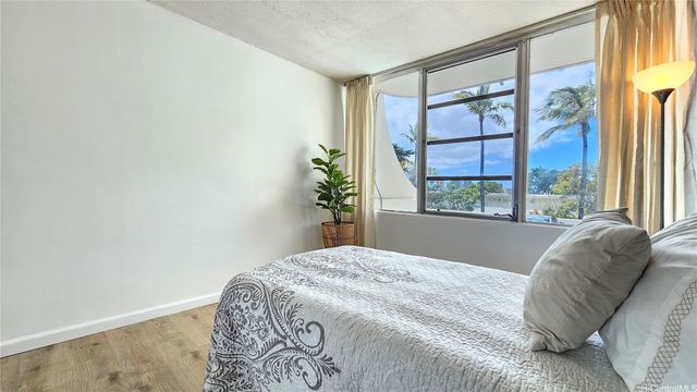 2825 S King Street 201, Honolulu, HI 96826