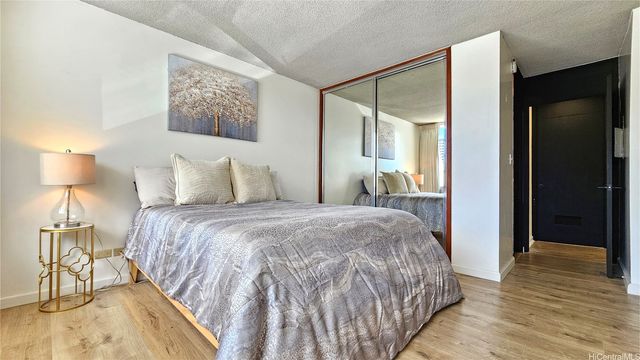 2825 S King Street 201, Honolulu, HI 96826