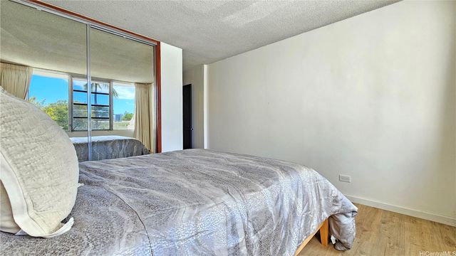 2825 S King Street 201, Honolulu, HI 96826